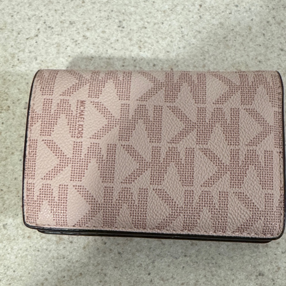 Michael Kors Blush Monogram Wallet - Picture 2 of 4